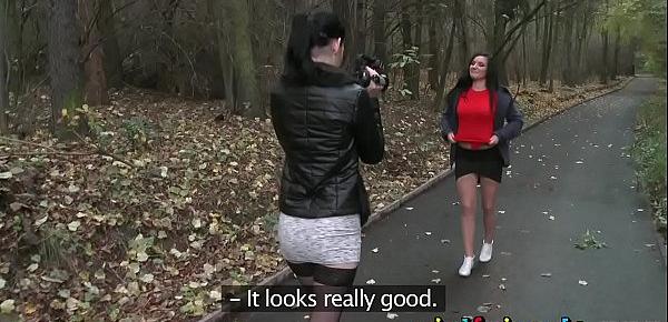  Girlfriends Public pussy eating woodland walk